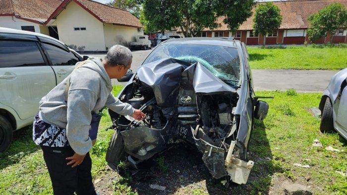 Kecelakaan tunggal terjadi di Jalan Raya Semarang-Magelang tepatnya Desa Krincing, Kecamatan Secang, Kabulaten Magelang pada Rabu (13/12/2023).