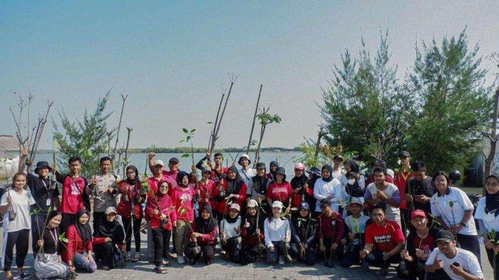 Kegiatan Beach Clean Up dan Penanaman Mangrove
