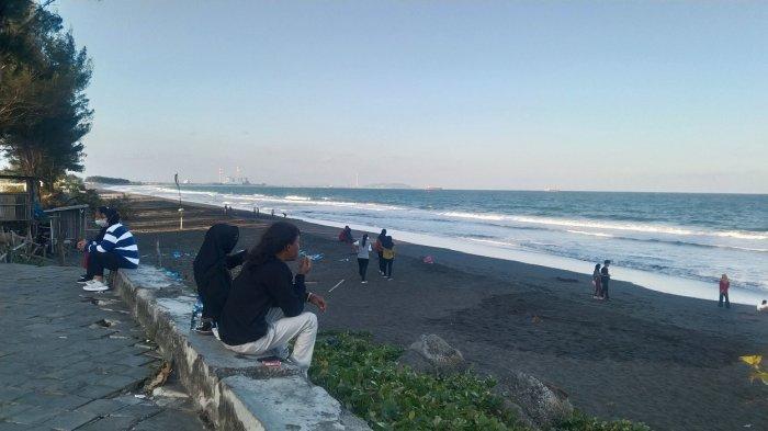 Keindahan pemandangan di Pantai Kamulyan, Cilacap, Kamis (25/7/2023). Pantai Kamulyan merupakan salah satu dari beberapa pantai di Cilacap yang tidak ada tiket masuk alias gratis.