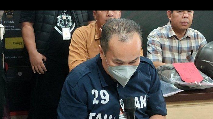 Kekes Kristanto (50) alias Go Him penipu ulung asal Klaten ini kembali berulah di Kota Semarang. Kali ini, ia menipu manula yang memiliki empat cincin berlian senilai Rp80 juta saat konferensi pers di Mapolrestabes Semarang, Kamis (29/2/2024).