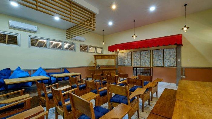 Kelas Angkringan, salah satu fasilitas kelas tematik yang mendukung perkuliahan di kampus yang telah masuk dalam QS Top Universities ini.