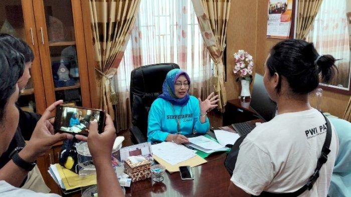 Kepala Dinas Kesehatan Kabupaten (DKK) Pati Aviani Tritanti Venusia ketika diwawancarai awak media, Jumat (15/11/2024).