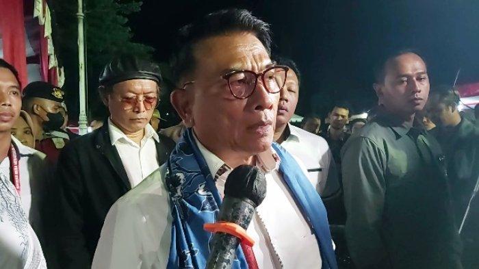Kepala Staf Kepresidenan Moeldoko saat berkunjung di Kabupaten Pekalongan, dalam rangka pelantikan 15 DPC Barisan Muda Wirausaha Indonesia (BMWI) Se Jawa Tengah, di halaman Pendopo Kabupaten Pekalongan