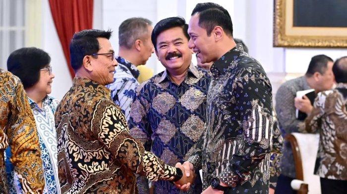 Kepala Staf Presiden Moeldoko untuk pertama kalinya bertemu pada satu forum Kabinet dengan Agus Harimurti Yudhoyono (AHY) yang kini menjabat Menteri ATR/BPN, Senin (26/2/2024). Keduanya sempat bersebarangan terkait dualisme Partai Demokrat.