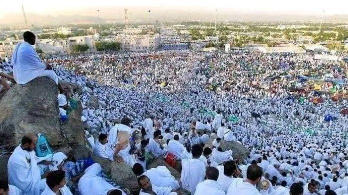Jemaah haji melaksanakan rangkaian Ibadah Haji 