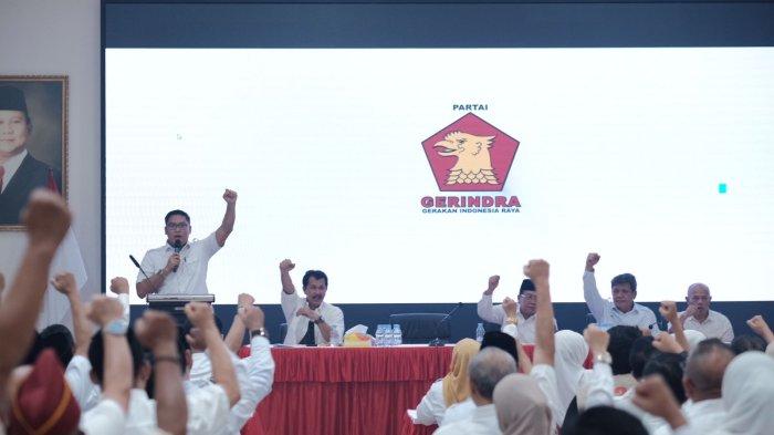 Ketua DPD Gerinda Sudaryono, memimpin rapat anggota di Kantor DPD Gerindra Jateng, beberapa waktu lalu.
