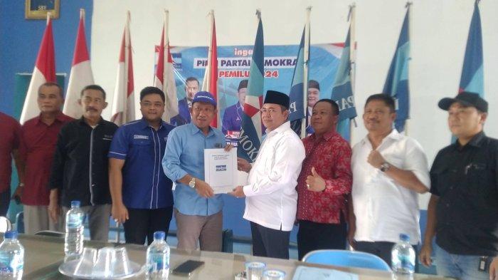 Ketua DPRD Kabupaten Kudus, H Masan mendaftar calon bupati di Partai Demokrat, Rabu (8/5/2024).