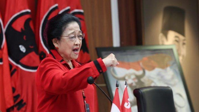 Ketua Umum PDI-P Megawati Soekarnoputri saat memimpin rapat konsolidasi partai di Sekolah Partai, Lenteng Agung, Jakarta Selatan, Jumat (26/4/2024).