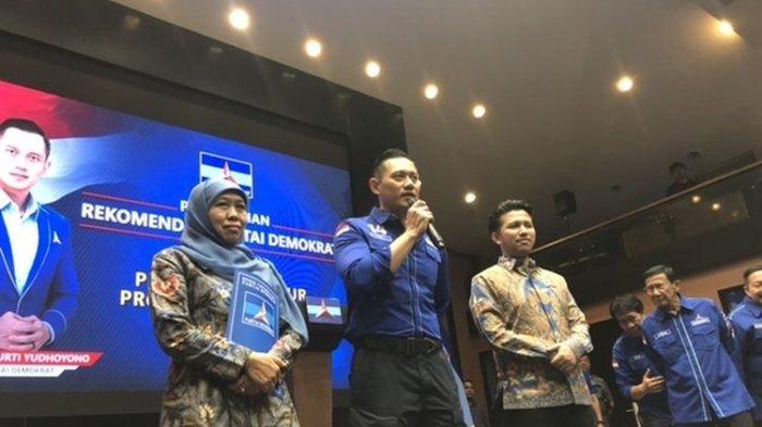 Ketua Umum Partai Demokrat Agus Harimurti Yudhoyono (AHY) bersama Khofifah Indar Parawansa dan Emil Dardak di Kantor DPP Partai Demokrat, Jalan Proklamasi, Menteng, Jakarta, Rabu (10/7/2024).
