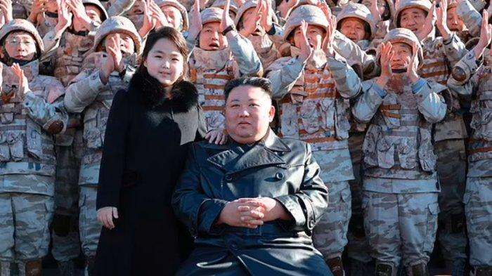 Kim Ju-ae, putri pemimpin Korea Utara Kim Jong Un yang baru berusia 10 tahun menjadi trend center di negara tersebut.