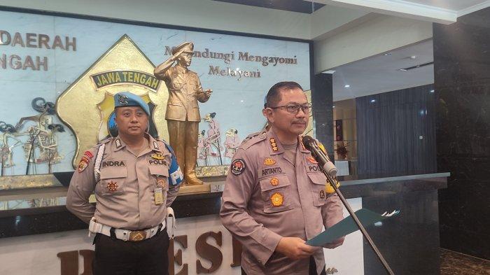 Kabid Humas Polda Jawa Tengah Kombes Pol Artanto saat mengumumkan tiga tersangka kasus pemerasan dr Aulia Risma Lestari PPDS Anestesi Undip Semarang, di Mapolda Jateng, Selasa (24/12/2024).