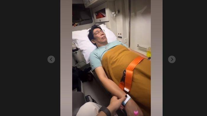 Tangkapan layar komedian Parto sedang di dalam ambulans menuju rumah sakit.