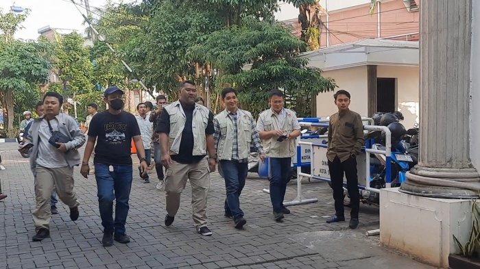 Komisi Pemberantasan Korupsi (KPK) kembali ke kantor Wali Kota Semarang, usai ke kantor Pengadaan Barang Jasa, Rabu (17/7/2024).