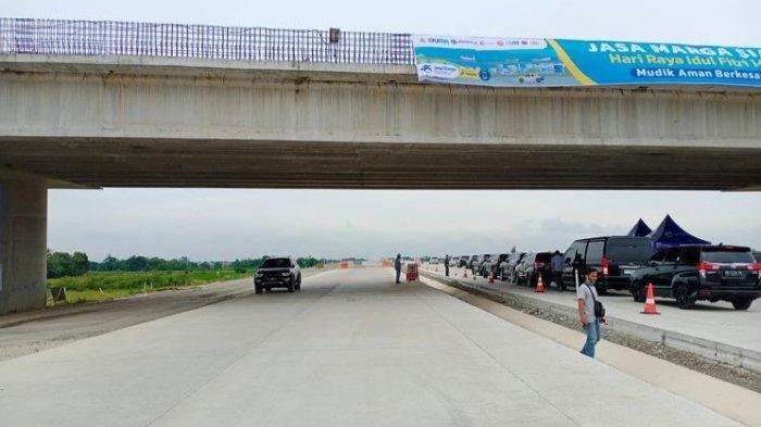 Kondisi Ruas Tol Solo-Klaten yang merupakan bagian dari proyek Tol Solo-Yogyakarta, Kamis (13/4/2023). Sepanjang 6 kilometer dari ruas ini akan dibuka secara fungsional untuk arus mudik dan balik Lebaran 2023.
