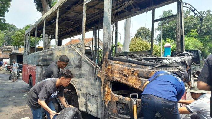 Kondisi armada Trans Semarang koridor 8 pasca terbakar di Jalan Manyaran - Gunungpati, Rabu (13/11/2024).