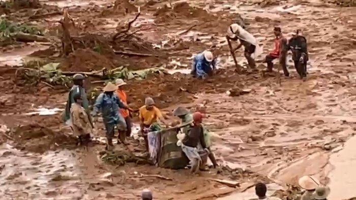 Kondisi banjir bandang dan tanah longsor di Kecamatan Petungkriyono, Kabupaten Pekalongan