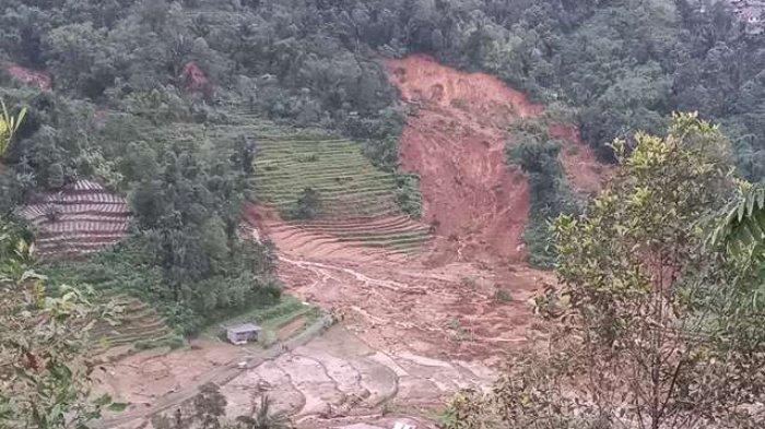 Kondisi banjir bandang dan tanah longsor di Kecamatan Petungkriyono, Kabupaten Pekalongan
