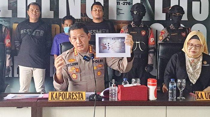 Konferensi pers Polresta Banyumas terkait kasus pembunuhan 7 bayi hasil inses bapak dan anak yang dikubur di RT 1 RW 4 Kelurahan Tanjung, Kecamatan Purwokerto Selatan, Kabupaten Banyumas, Selasa (27/6/2023).