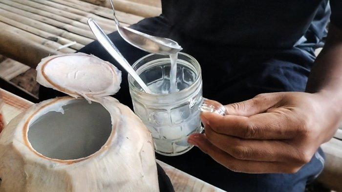 Kuliner degan bakar di Kabupaten Kudus saat musim penghujan ini laris di serbu warga, sebagai minuman penambah imun.