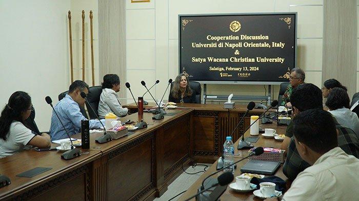 Kunjungan Università di Napoli L’Orientale, Italy, Selasa (13-02-2024) di UKSW untuk melakukan diskusi kerja sama.