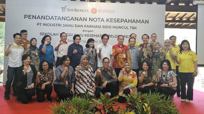 Kunjungan pabrik & penandatangananan Memorandum of Understanding (MoU) Stikes Telogorejo Semarang dengan PT Industri Jamu dan Farmasi Sido Muncul TBk di kawasan Agrowisata Sido Muncul, Bergas, Kabupaten Semarang, Jumat (31/5/2024).