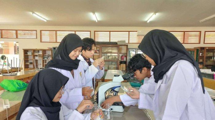 LOLOS PENDANAAN RISET PKM-RE : MAHASISWA UNSOED MEMBUAT FORMULASI BIOFERTILIZER BERBASIS MUTASI GENETIK PGPR INDIGENOUS UNTUK MENYUBURKAN TANAH MASAM