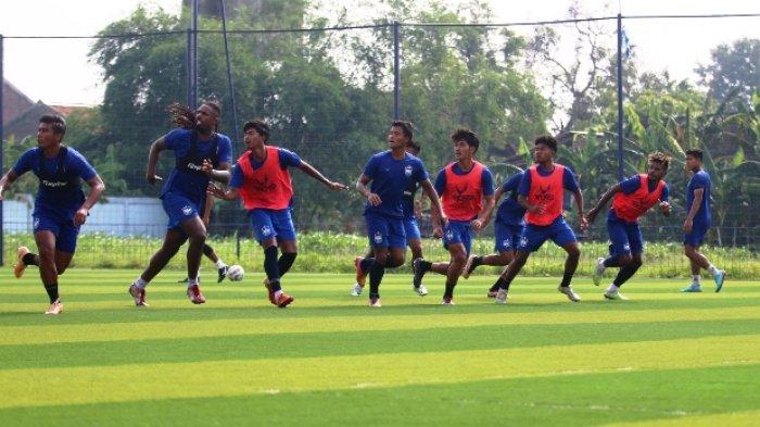 Latihan PSIS Semarang di Lapangan Wisesa Mranggen Demak, Kamis (7/12/2023).