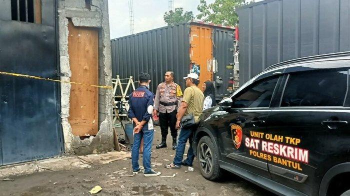 Lokasi penemuan jenazah wanita di salah satu gudang ekspedisi di Plered, Bantul. Sabtu (7/12/2024)