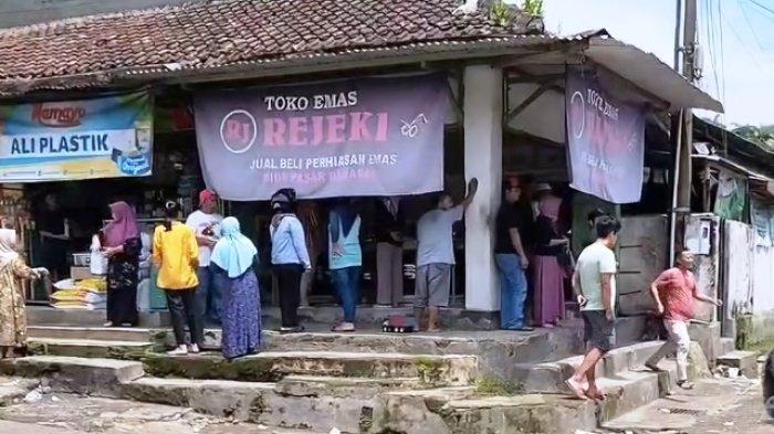 Lokasi toko emas yang berada di Pasar Kemukusan, Grumbul Banaran, Desa Ciberem, Kecamatan Sumbang, Kabupaten Banyumas, yang dirampok pria bersenjata, Kamis (19/12/2024).