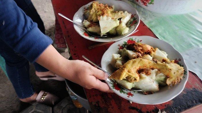 Lontong Tuyuhan Mbak Yuli yang terletak di Dukuh Pereng, Sendangmulyo,Jeruk Kecamatan Pancur, Kabupaten Rembang