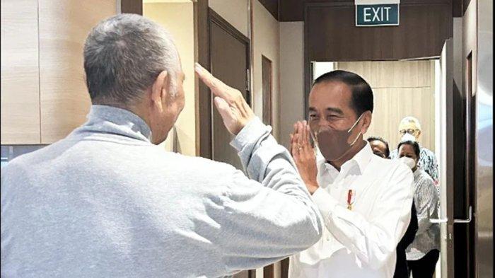 Menteri Koordinator Bidang Maritim dan Investasi (Menko Marves) Luhut Binsar Pandjaitan saat menerima kunjungan Presiden Jokowi