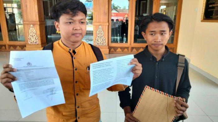 M Khoirul Umum (baju hitam) usai melaporkan Oknum Sopir FMIPA UNS terkait dugaan penganiayaan, dan ancaman pembunuhan di Mapolresta Surakarta, Kamis (24/8/2023)