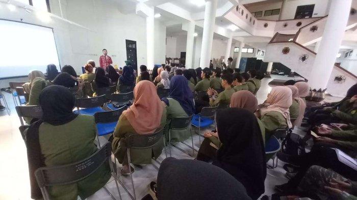 Mahasiswa DKV UPN Veteran, Jawa Timur Lakukan Studi Ekskursi Kunjungi DKV ISI Surakarta