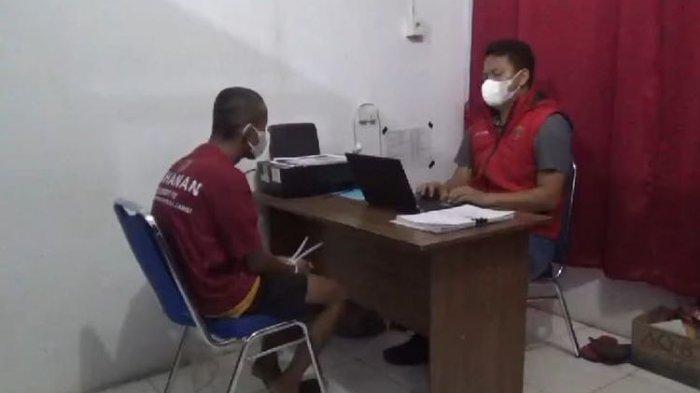 Pelaku Mangibul Marbun Lumban saat diperiksa di Polda Jambi, Jum'at (7/6/2024).