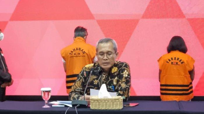 Wakil Ketua Komisi Pemberantasan Korupsi (KPK) Alexander Marwata mengungkapkan pihaknya menangkap anak buah Kepala Badan Nasional Pencarian dan Pertolongan (Kabasarnas) Marsekal Madya Henri Alfiandi di sebuah Restoran Soto di Jatisampurna Bekasi, Jawa Barat dalam OTT pada Selasa (25/7/2023).