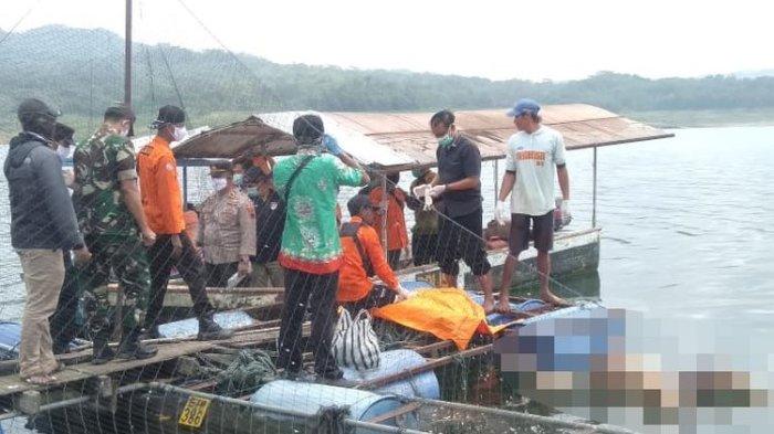 Mayat perempuan ditemukan mengambang di Waduk Wadaslintang, Dusun Bersole, Desa Sumberejo, Kecamatan Wadaslintang, pada Selasa (25/6) pagi.