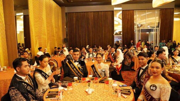 Gala dinner Pemilihan Mbak Mas Provinsi Jateng digelar di UTC Hotel Semarang, Kamis (19/9/2024) malam. Gala dinner tersebut diikuti 33 pasang mbak mas dari berbagai wilayah di Jateng.