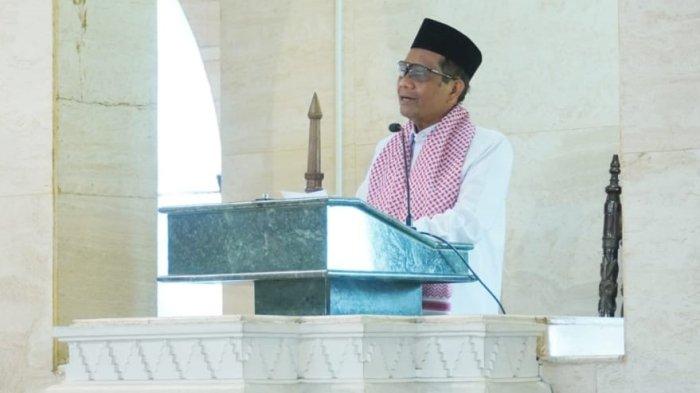 Menkopolhukam Mahfud MD menjadi Khatib Shalat Idul Adha di Masjid Agung Jawa Tengah (MAJT) di Semarang