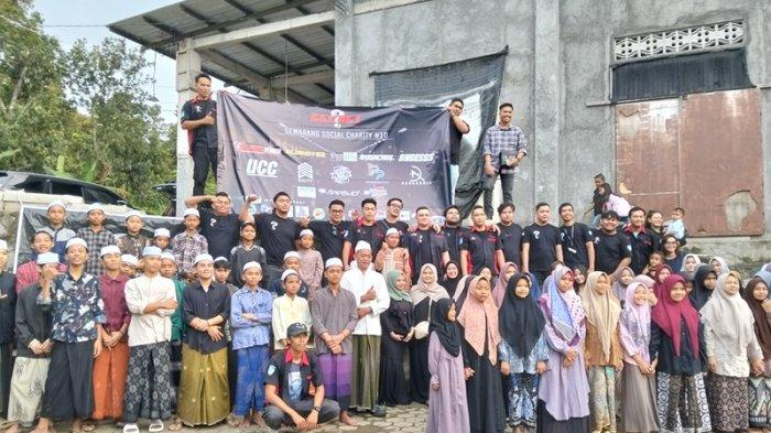 BAKSOS-Komunitas mobil Secret Speed salurkan bantuan ke Panti Asuhan Darul Husna Gunungpati Semarang, Jumat (21/3/2025). Bantuan itu diserahkan secara simbolik kepada pengurus panti asuhan.