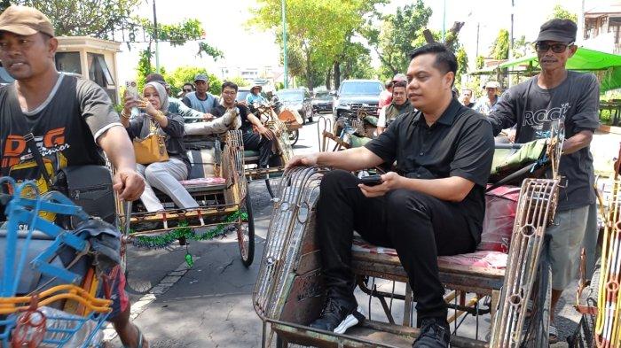 Pengusaha Muda Witiarso Utomo Saat Mendaftar sebagai Bacabup Jepara di PDIP dan Partai Demokrat Kabupaten Jepara, Sabtu (27/4/2024)