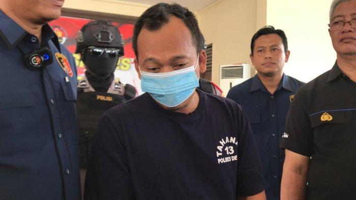PELAKU PENGKAPAKAN - pelaku saat dihadirkan dalam Jumpa Pres di Pendopo Mapolres Demak.