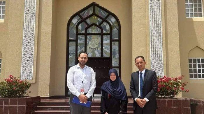 Nurul Huda (36), TKW korban penganiayaan majikan saat diamankan pihak KBRI di Negara Oman, Senin (1/4/2024).