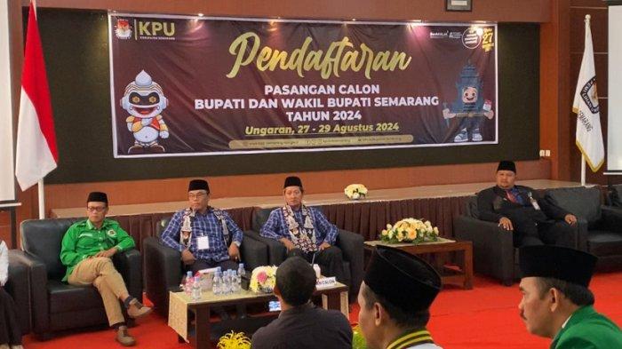 Pasangan calon Nurul Huda dan Yarmuji yang diusulkan PPP Kabupaten Semarang mendaftar sebagai Calon Bupati dan Calon Wakil Bupati Semarang di Kantor KPU Kabupaten Semarang, Ungaran Barat, Kamis (29/8/2024).