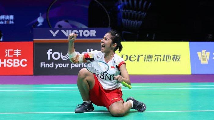 Ester Nurumi Tri Wardoyo berselebrasi saat pastikan kemenangan Indonesia atas Thailand pada perempat final Uber Cup 2024 di Hi-Tech Zone Sports Centre Gymnasium, Chengdu, Sichuan, China, Jumat (3/5/2024).