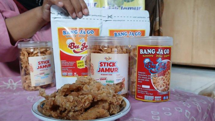 OLAHAN JAMUR- Produk olahan jamur merek Jelita Food's milik Umi Latifah. Produknya ada stik jamur, jamur krispi, dan basko serta kembang goyang berbahan jamur. (Tribun Jateng/ Fajar Bahruddin Achmad)