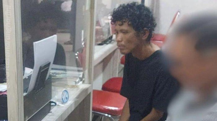 PEMBUNUH IBU KANDUNG- Imam Ghozali tersangka pembunuhan ibu kandung saat ditangkap oleh tim Jatanras Polrestabes Semarang, Minggu (23/2/2025).
