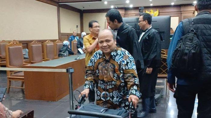 Mantan Kepala Pusat Pelaporan dan Analisis Transaksi Keuangan (PPATK) Yunus Husein usai memberikan keterangan sebagai ahli tindak pidana pencucian uang dalam sidang dugaan korupsi pada tata niaga komoditas timah yang menjerat Harvey Moeis dan kawan-kawan di Pengadilan Tipikor Jakarta Pusat, Kamis (31/10/2024).