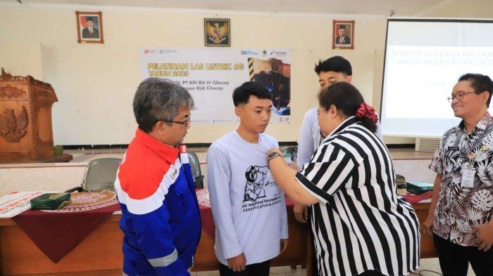 PT Kilang Pertamina Internasional (KPI) RU IV Cilacap berkolaborasi dengan Balai Latihan Kerja (BLK) Cilacap Provinsi Jawa Tengah kembali menyelenggarakan pelatihan las listrik 6G bagi para pemuda