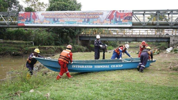 PT Pertamina Patra Niaga Regional Jawa Bagian Tengah (JBT) bersama Kementerian Lingkungan Hidup dan Kehutanan (KLHK) melalui Direktorat Pemulihan Lahan Terkontaminasi dan Tanggap Darurat Limbah B3 & Non B3 serta Pemerintah Kabupaten Cilacap menggelar di Kabupaten Cilacap. Kamis (16/05).