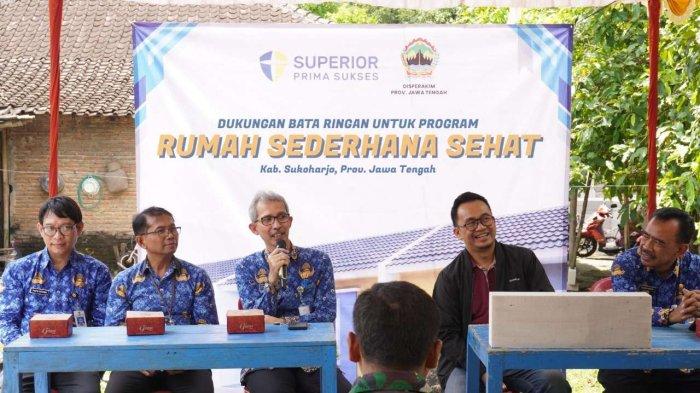 PT Superior Prima Sukses (SPS) melalui produk Bata Ringan Blesscon mendirikan rumah bagi masyarakat tidak mampu di dua desa di Kabupaten Sukoharjo, Rabu (17/4).